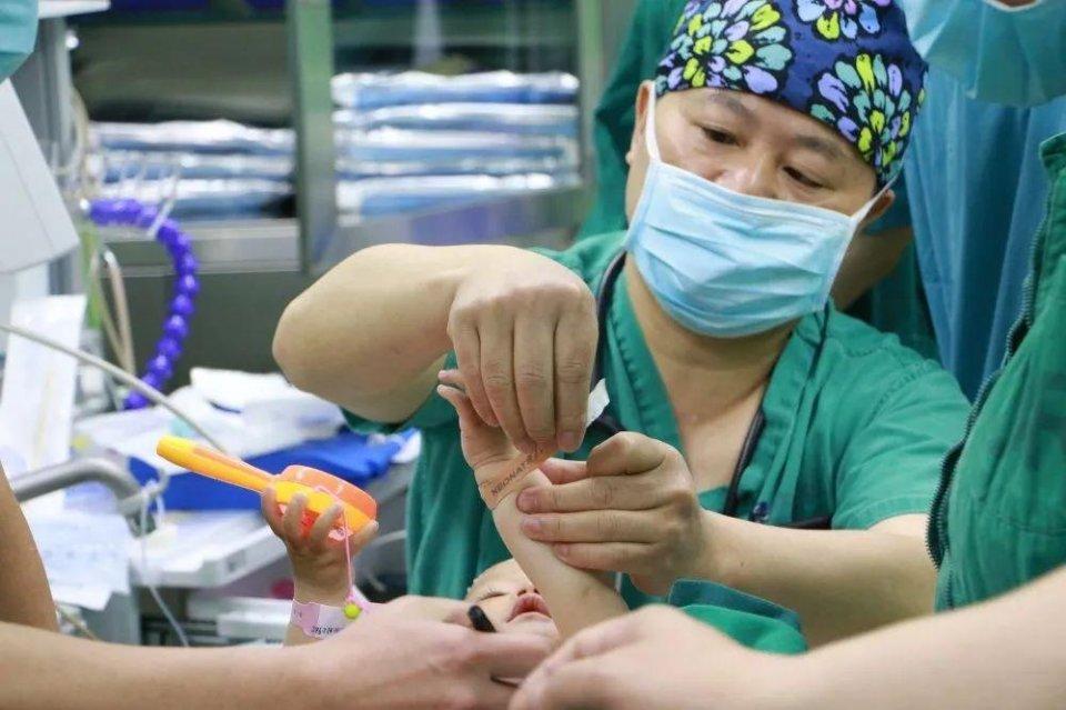 鄂尔多斯妇婴监护型护送